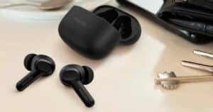 Fone de Ouvido Sem Fio TWS Philips TAT1109BK/00 na cor preta, com Bluetooth, microfone integrado e até 24 horas de bateria.